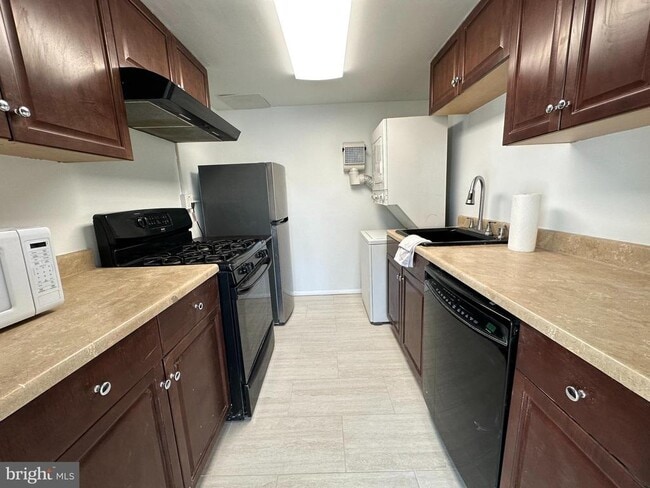 Building Photo - 3850 Woodhaven Rd