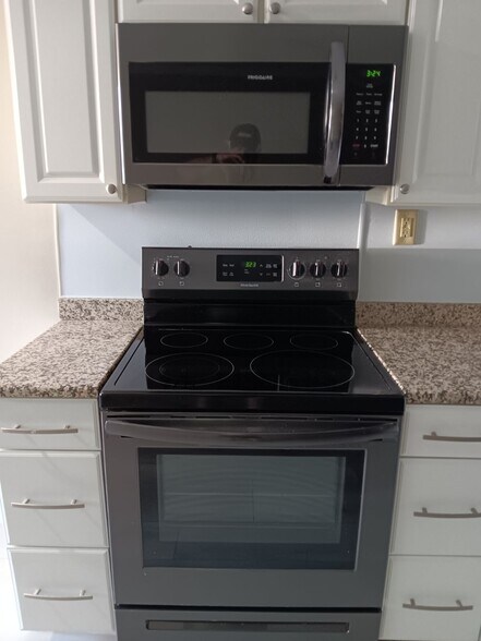 Glasstop Range - 1628 S 6th St