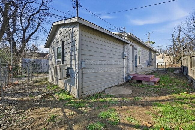 Building Photo - 514 S Chandler Ave