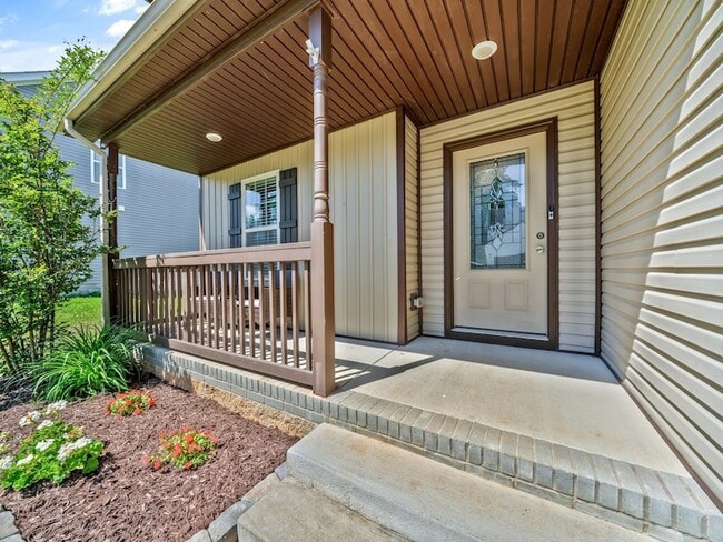 Building Photo - 543 Woodtrace Dr