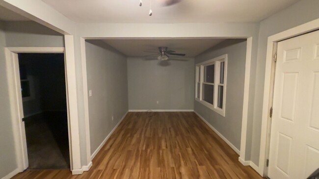Building Photo - Cute 2BD/1BA