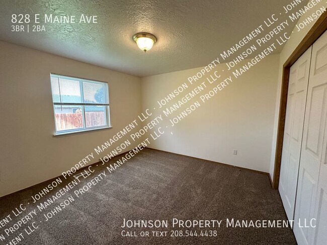 Building Photo - 828 E Maine Ave