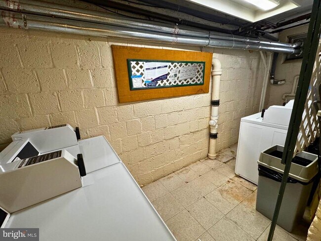 Building Photo - 24 S Old Glebe Rd