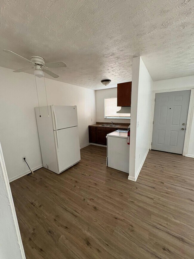 Building Photo - 56 Fernwood Ave