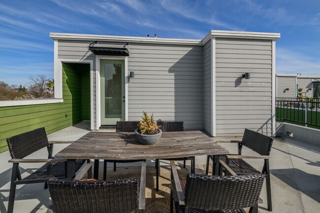 Building Photo - Fully Furnished & Move-In Ready in Midtown | Stylish & Modern Home for Rent