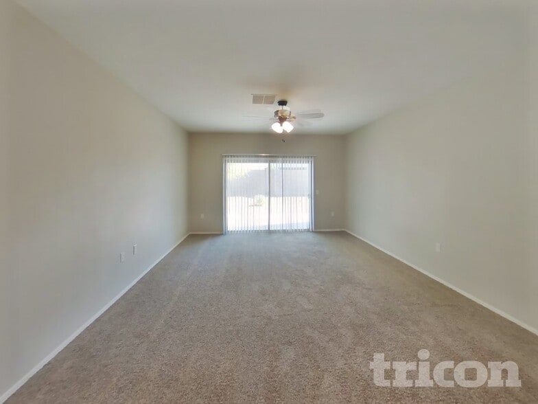 Building Photo - 30962 W Cheery Lynn Rd