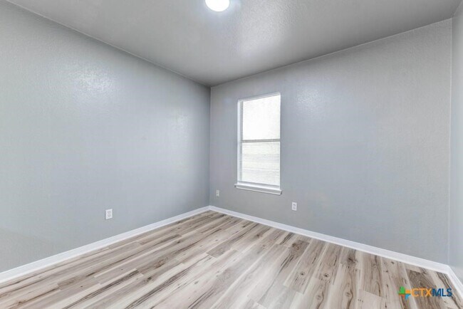 Building Photo - 2321 Terrace Dr