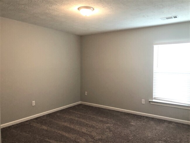 Building Photo - 902 Chesford Dr