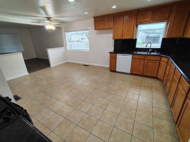 Building Photo - 301 Camellia Way