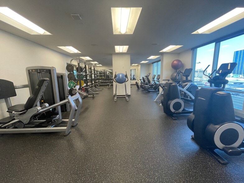 Building Photo - 988 Halekauwila St