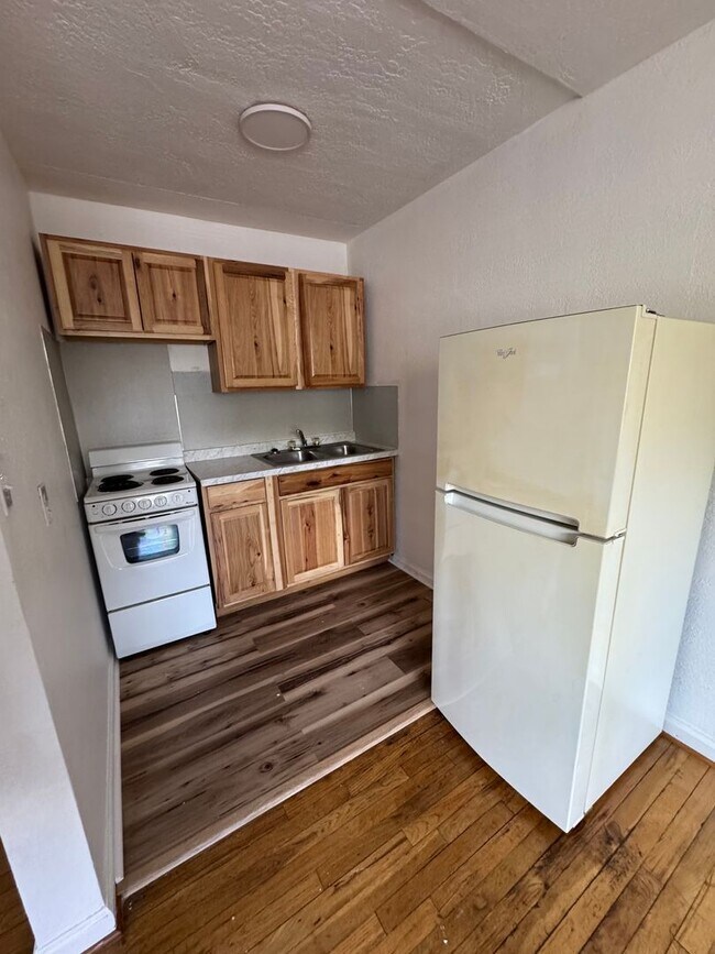 Building Photo - DEMJ620