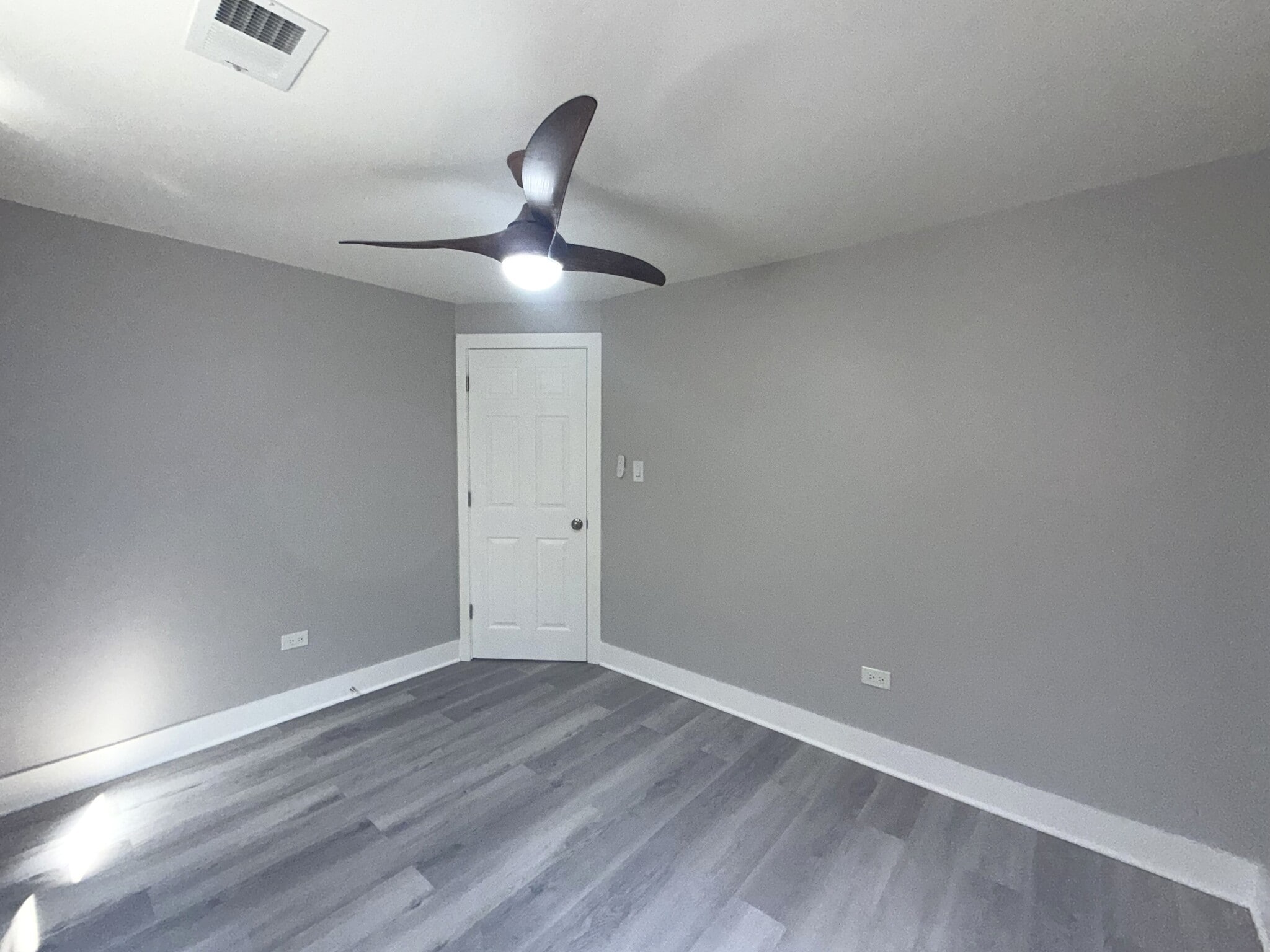 Building Photo - 3575 W Dickens Ave