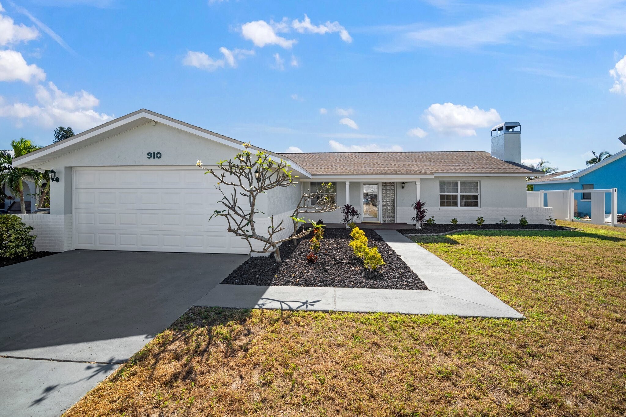 Building Photo - 910 Spindle Palm Way