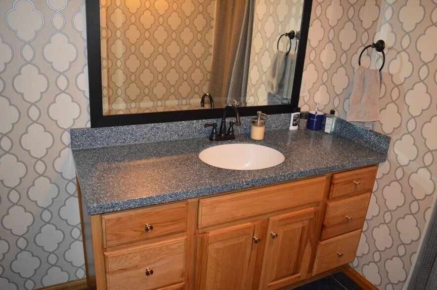 Building Photo - 7002 Hubbard Ave