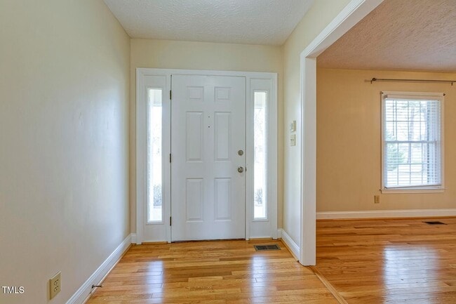 Building Photo - 4610 Linden Rd