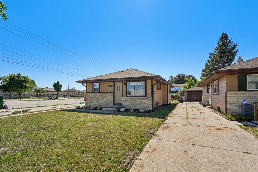 Building Photo - 5625 N 92nd St