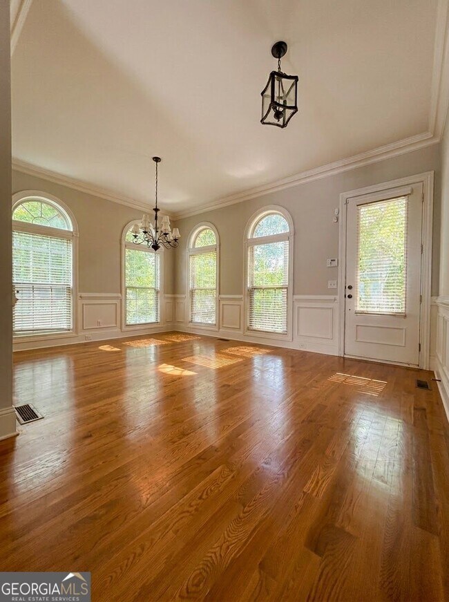 Building Photo - 1602 Chatterton Ct NE