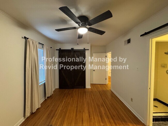 Building Photo - Updated 3 bedroom 2 bathroom home in East Memphis!