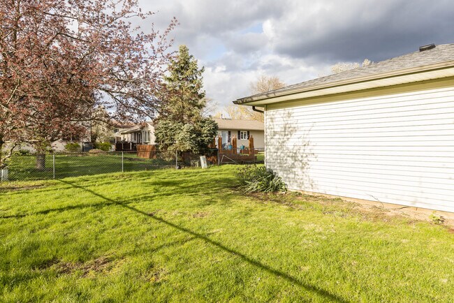 Building Photo - 5497 Archway Dr