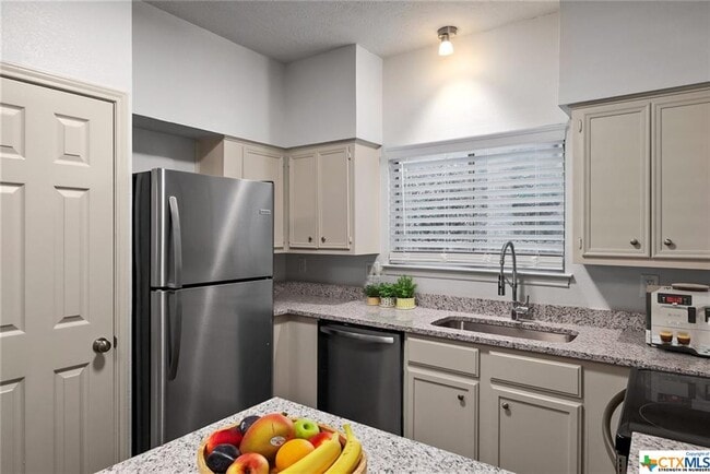 Building Photo - 100 Jackman St