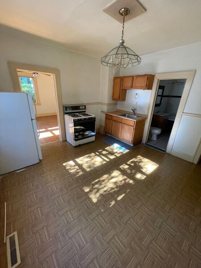 Building Photo - **First month rent half off**