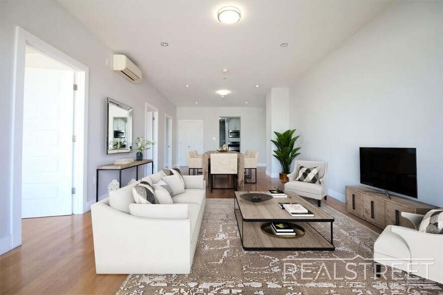 Building Photo - LUXURY 3 BR 2 Bath in Queens!
