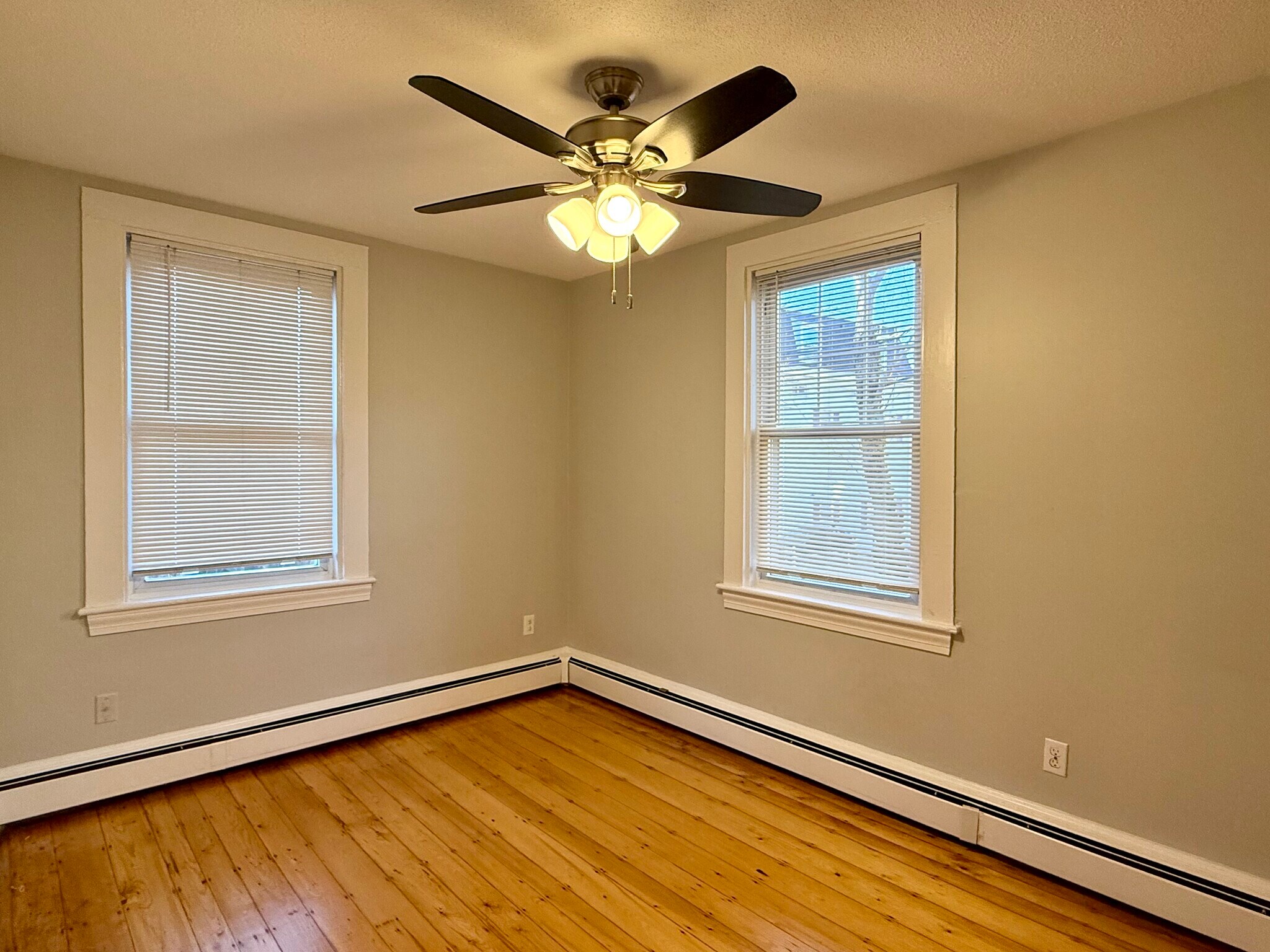 Building Photo - 19 Roberts St