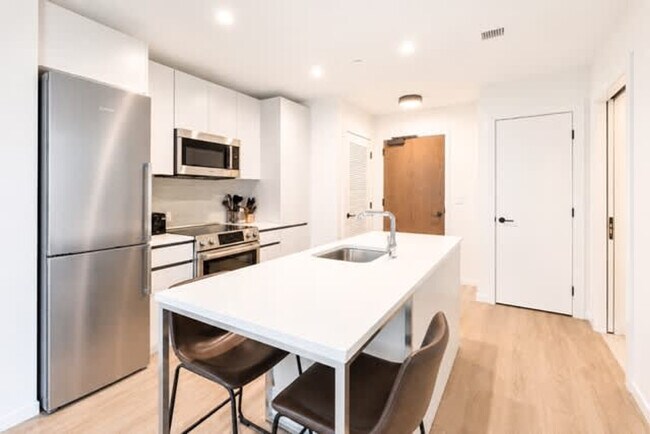 Building Photo - 131-149-149 Seaport Blvd