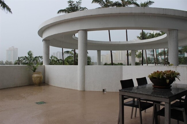 Building Photo - 3029 NE 188th St