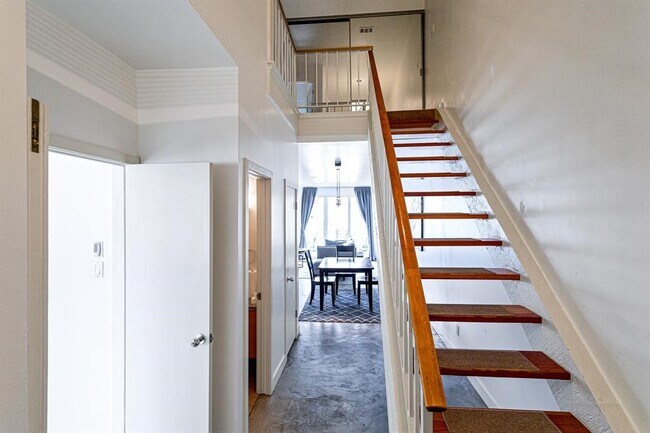 Building Photo - 5878 Valley Forge Dr