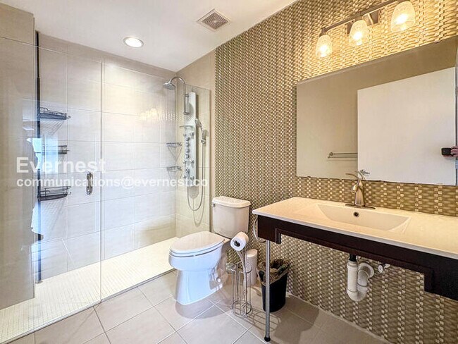 Building Photo - 2702 Lighthouse Point E