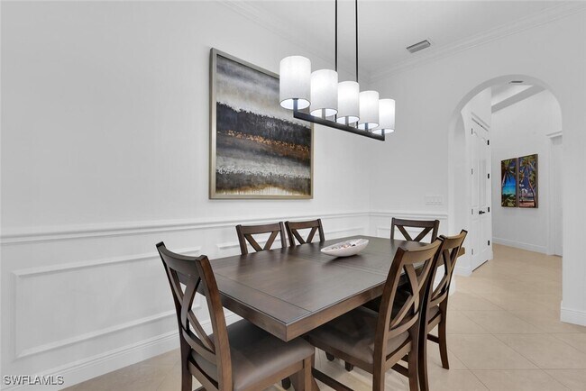 Building Photo - 707 104th Ave N