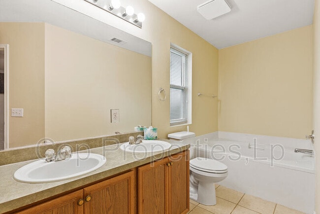 Building Photo - 5132 Columbia Dr