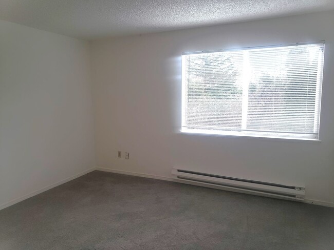 Building Photo - Great duplex in Gresham! rentalsc21.com