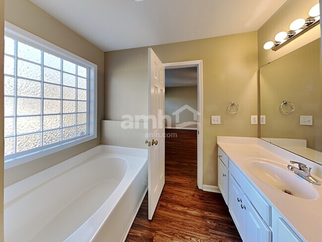 Building Photo - 835 Brookhannah Ct