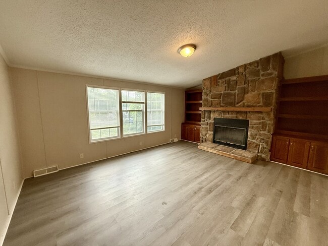 Building Photo - 158 Fieldstone Dr