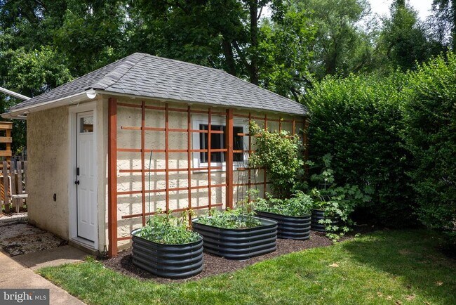 Building Photo - 2709 Oakford Rd