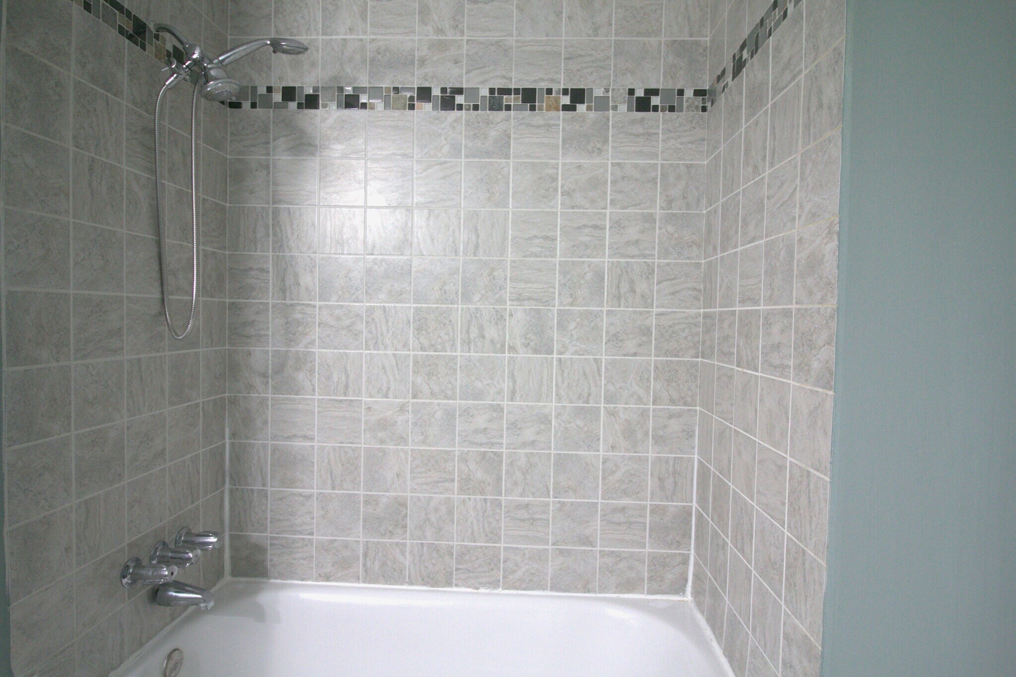 Building Photo - 480 Fox Hills Dr N