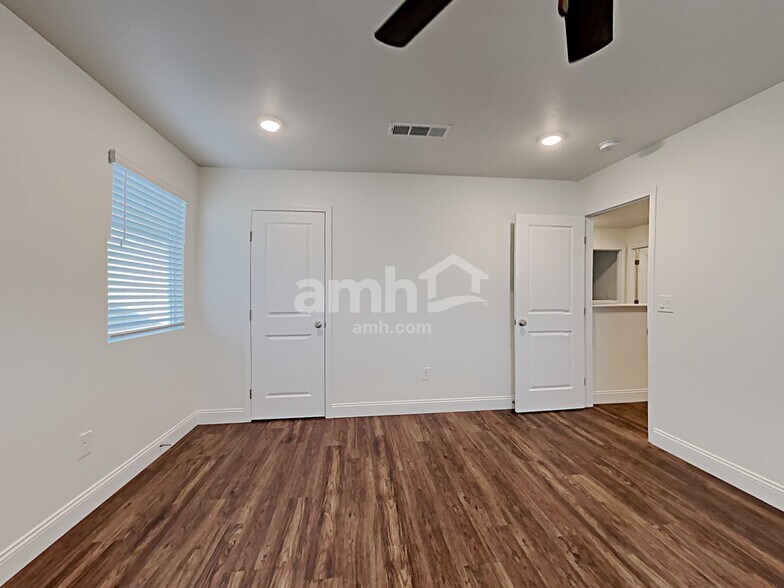 Building Photo - 6039 Schmidt St