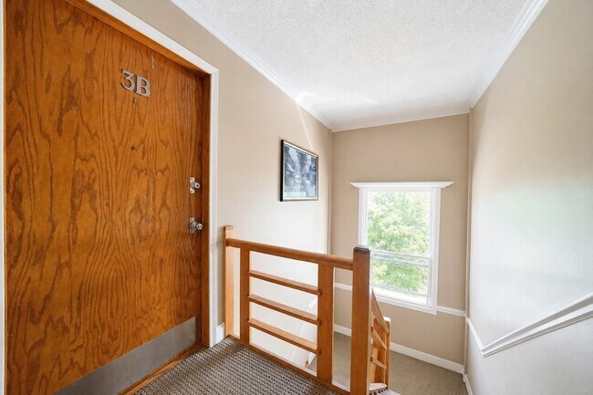Building Photo - 4940 N Leonard Dr