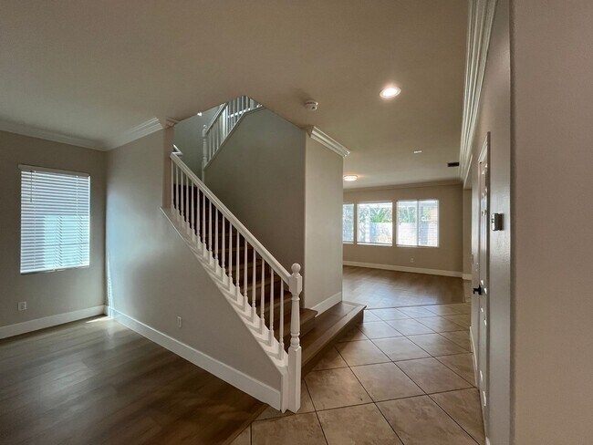 Building Photo - Spacious 5 Bedroom/3 Bath Home in Eastvale.