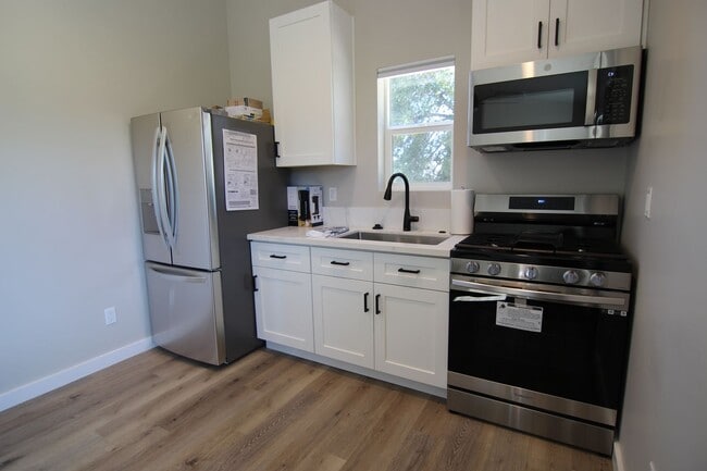 Building Photo - 2 Bedroom, 1 Bath home