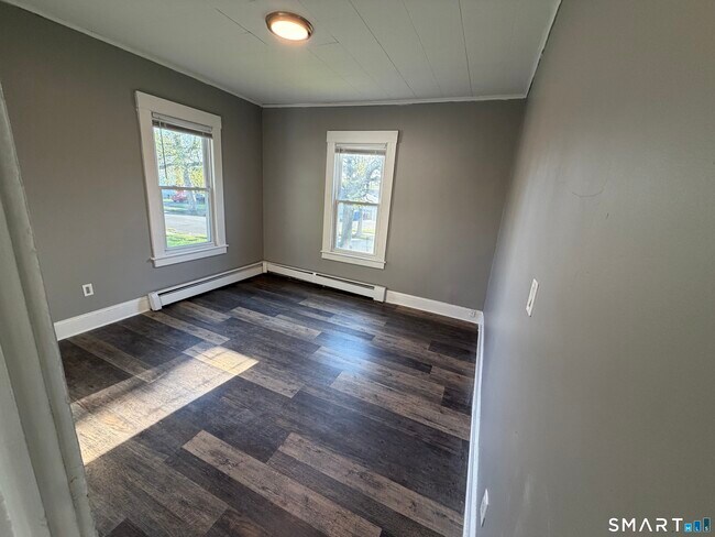 Building Photo - 402 Allen St