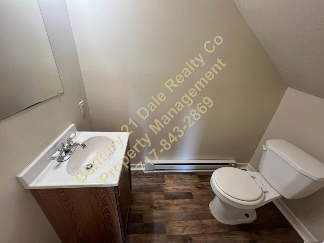 Building Photo - 3 BR, 1.5 baths in Central School District