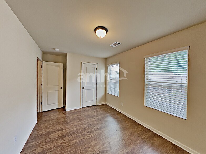 Building Photo - 3506 Mica Cir SE