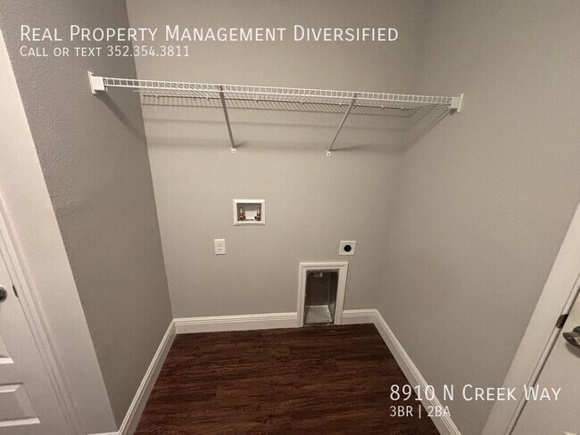 Building Photo - 8910 N Creek Way
