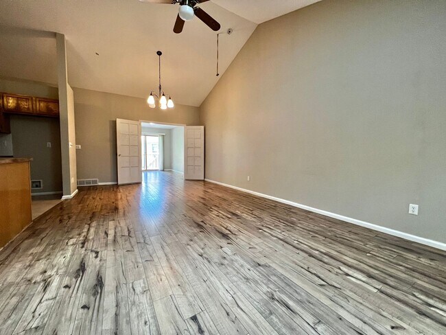 Building Photo - 2 Bed, 2 Bath Townhome with Office, & Fenced Back Patio in Prime Fort Collins Location!