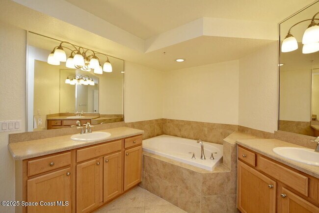 Building Photo - 123 Lancha Cir