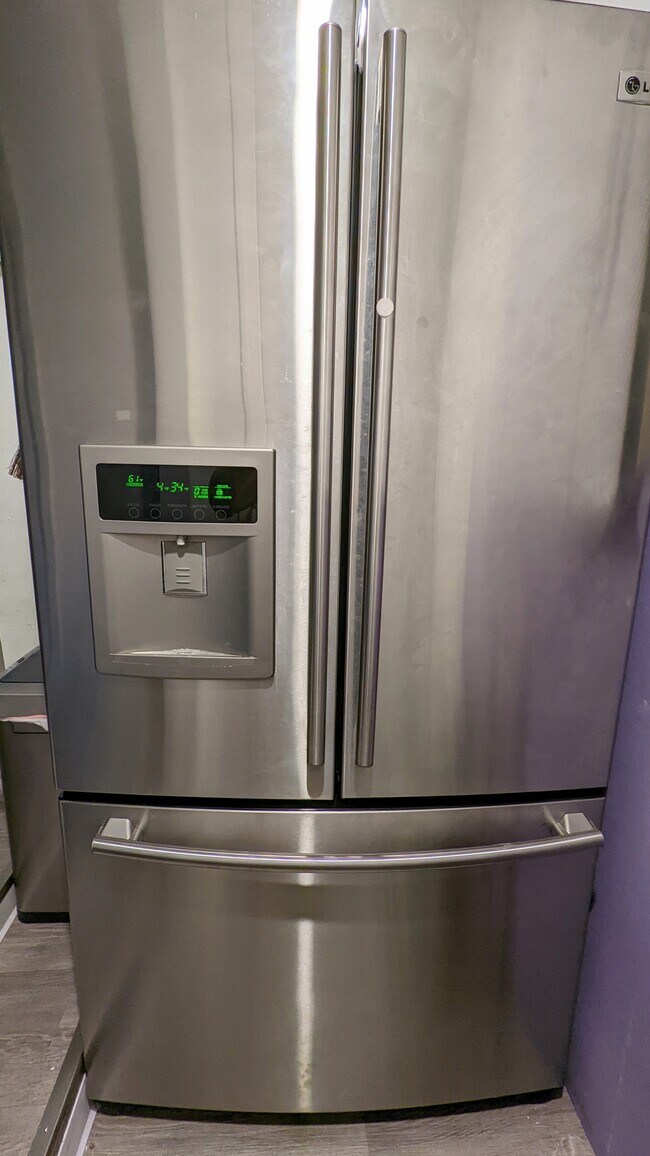 Building Photo - 609 Van Buren Ave