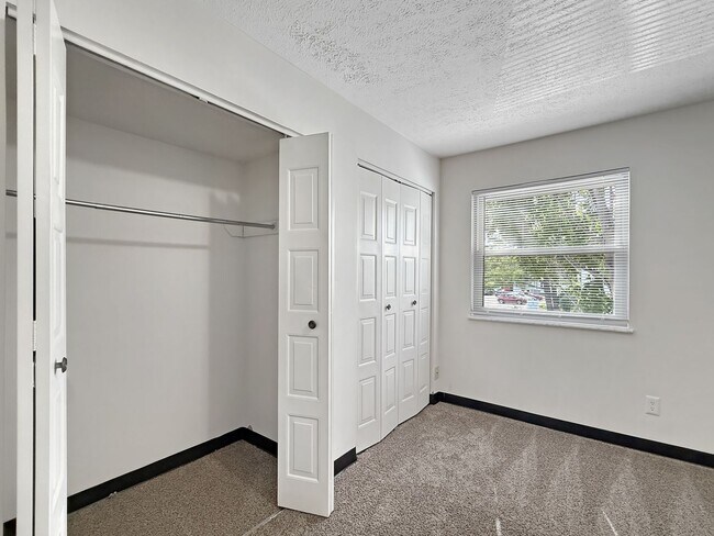 Building Photo - 5560 E Virginia St